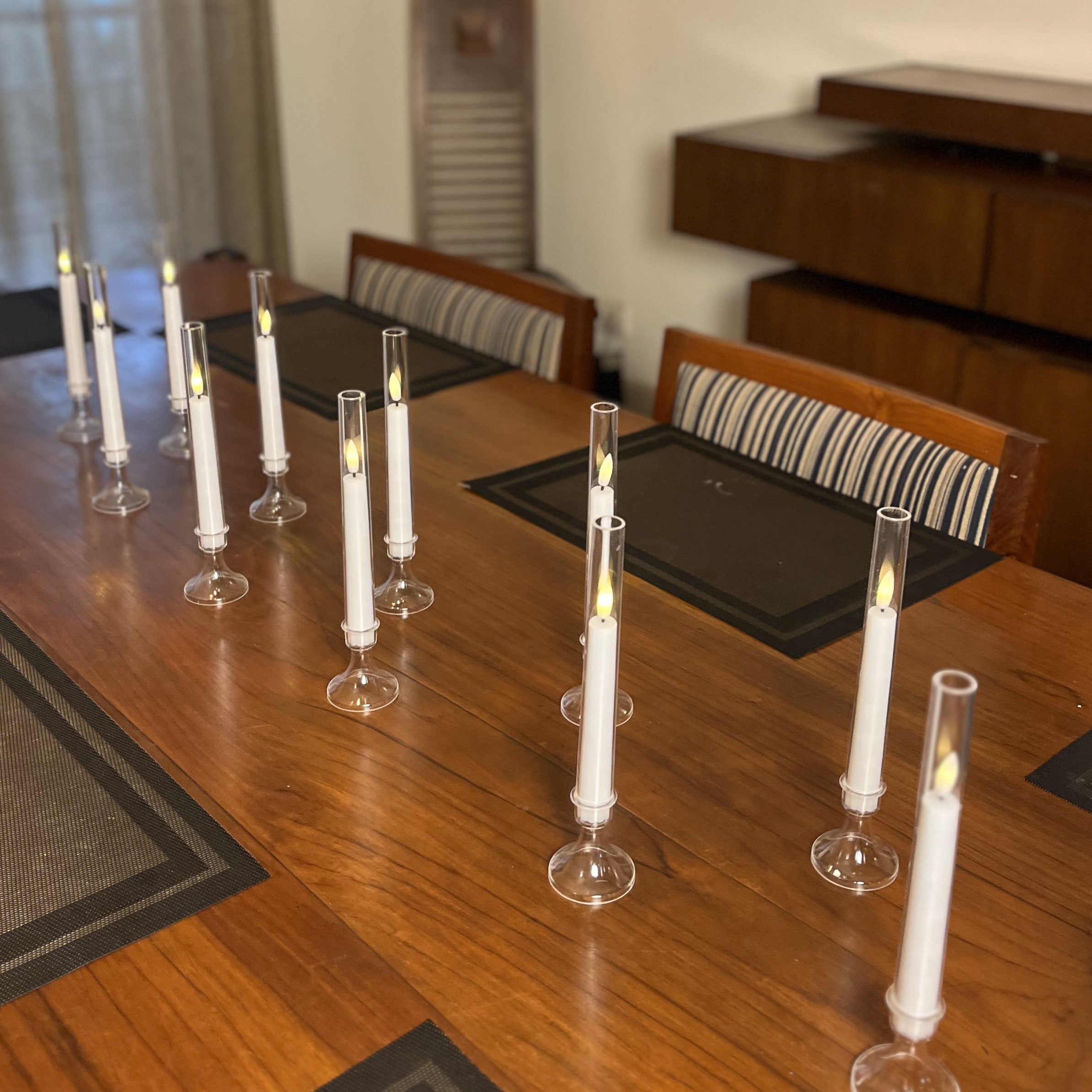 Yoro LED Candles Set of 6 with Stand and Remote