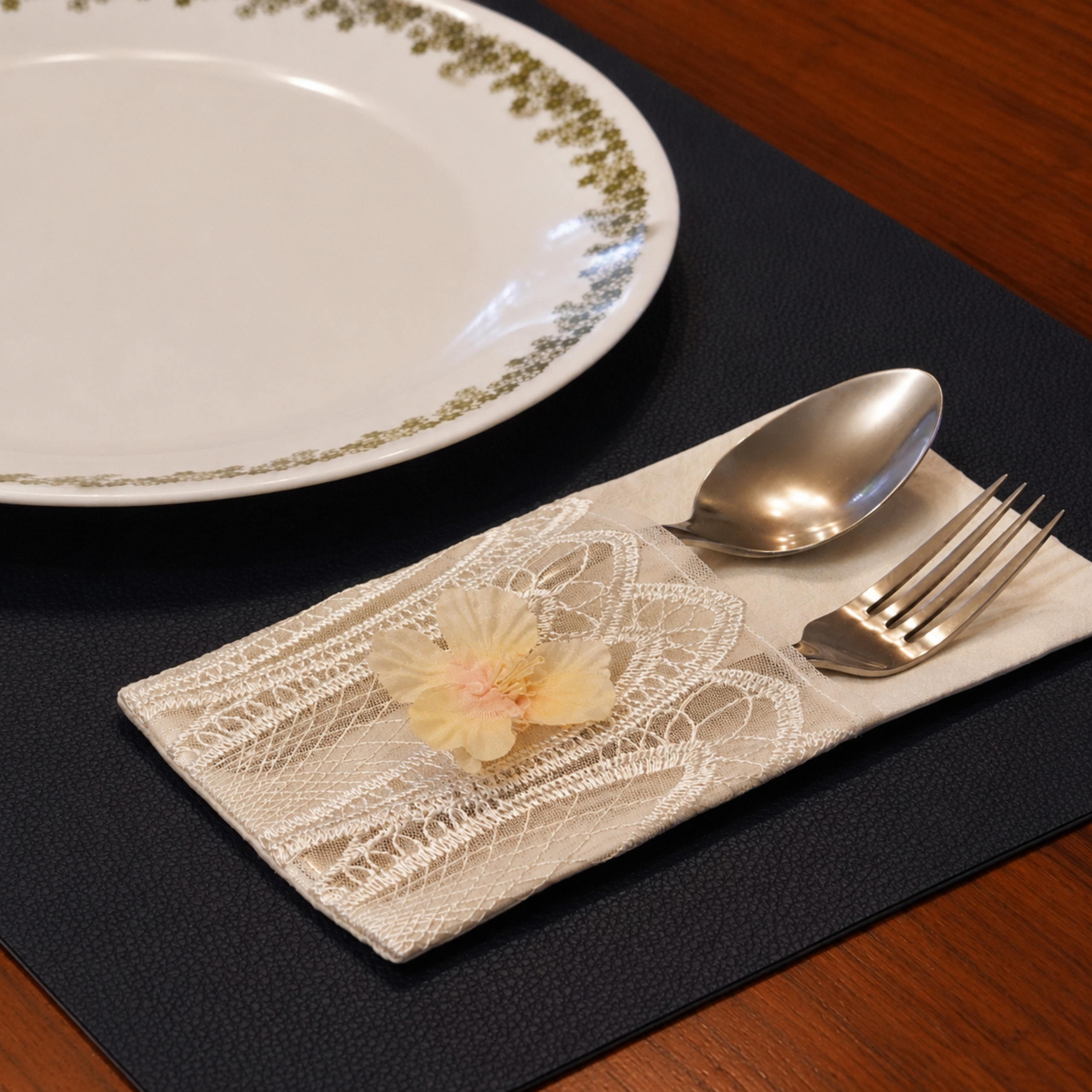 Lace Cutlery Pockets