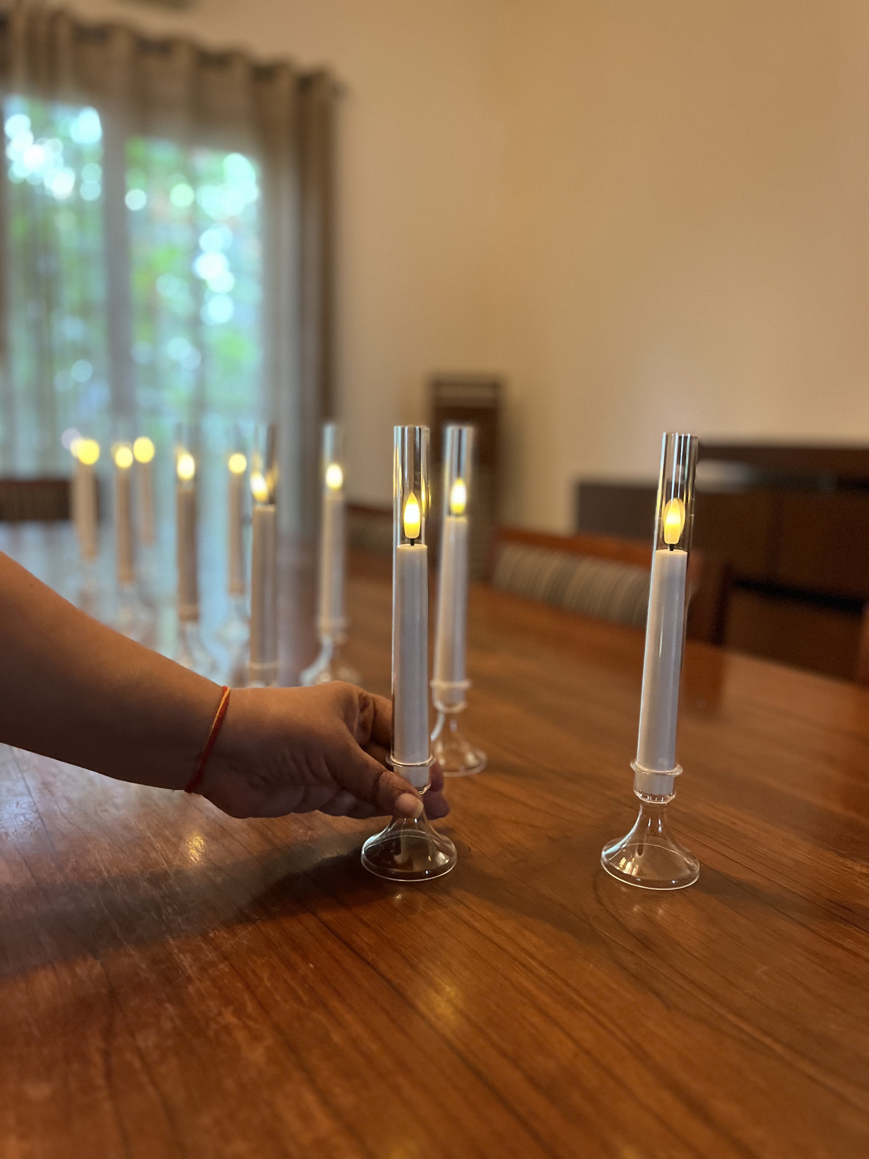 Yoro LED Candles Set of 6 with Stand and Remote
